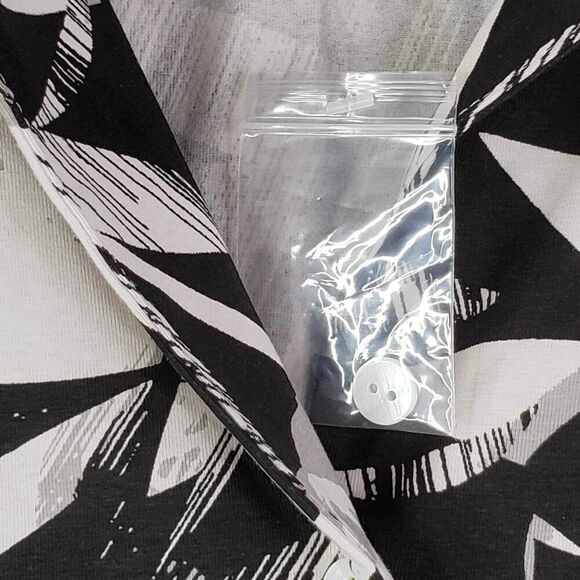 Wynne Layers Popover Shirt Tunic Plus Size 2X LS Shirt Top Blouse Tropical Black - Picture 9 of 12